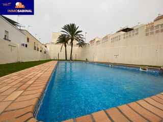 Casa adossada a Aguadulce Norte. Espectacular triplex en aguadulce, almería  las colinas