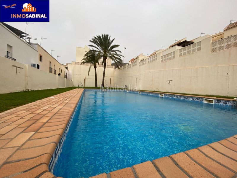 Foto 7db7e122-bb2d-4b61-b063-8ae9905db87b. Casa adossada amb calefacció aparcament piscina a Roquetas de Mar