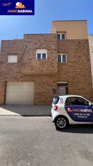 Maison à Los Molinos - Villa Blanca. Casa edificio con gran garaje y estudio