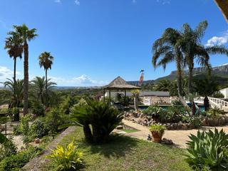 Casa a La Empedrola. Hermosa y gran villa en venta, calpe