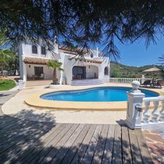 Casa a La Empedrola. Hermosa propiedad con carácter ibicenco en venta, en calpe.
