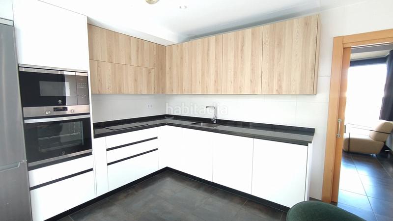 Foto 132c4bc6-a980-4e94-a269-a1ab08a032ee. Chalet en calle arriba 50c chalet de diseño moderno con vistas al mar en Santander