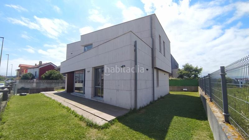 Foto 444bdf73-0754-41ed-b456-9a68f75c7be5. Chalet en calle arriba 50c chalet de diseño moderno con vistas al mar en Santander