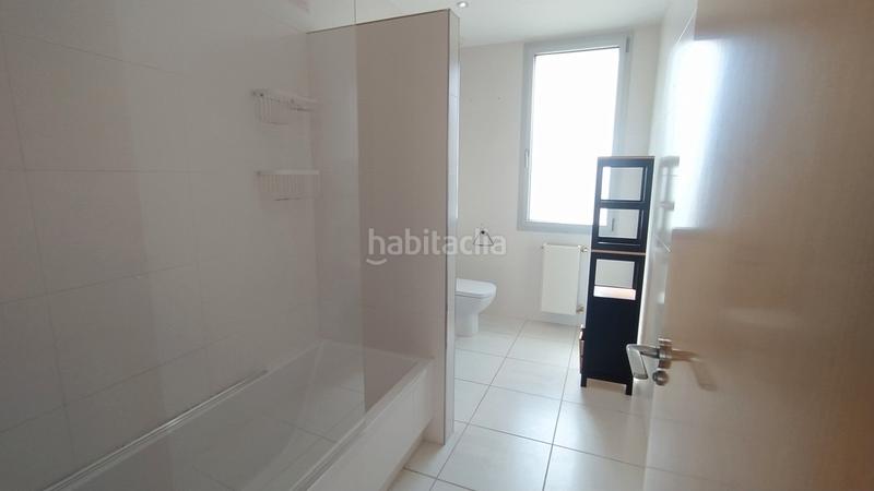 Foto 5a5a55b0-7cd7-49d0-9079-a7934c270954. Chalet en calle arriba 50c chalet de diseño moderno con vistas al mar en Santander
