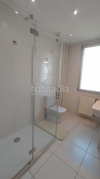 Foto 6fb028b4-eb1e-46ef-b669-6d2a1926189e. Chalet en calle arriba 50c chalet de diseño moderno con vistas al mar en Santander