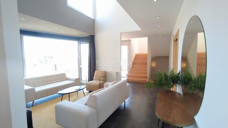 Foto 97e2939b-20c1-4513-a63d-f2160520bac0. Chalet en calle arriba 50c chalet de diseño moderno con vistas al mar en Santander
