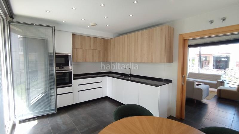 Foto d4d0307e-d9a8-446d-9d2a-097a5bae77be. Chalet en calle arriba 50c chalet de diseño moderno con vistas al mar en Santander