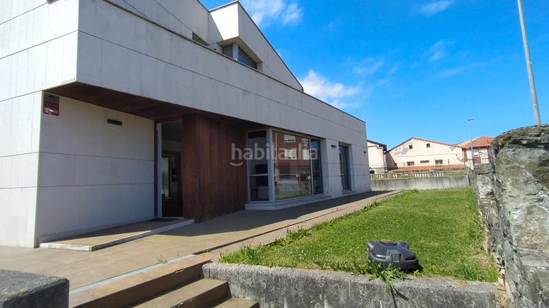 Foto e8b24121-8b7b-4fa0-bb57-eb1b96b0b16d. Chalet en calle arriba 50c chalet de diseño moderno con vistas al mar en Santander