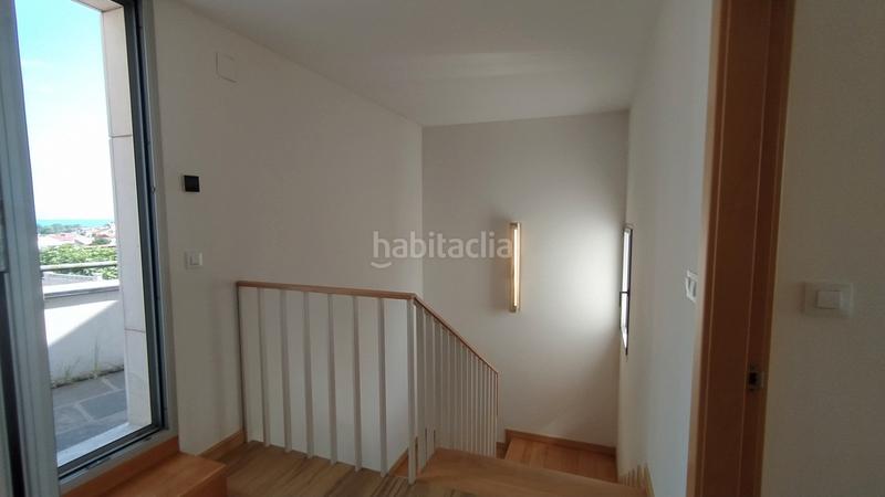 Foto e932737c-714d-45f4-a84d-3a6f43911ff0. Chalet en calle arriba 50c chalet de diseño moderno con vistas al mar en Santander