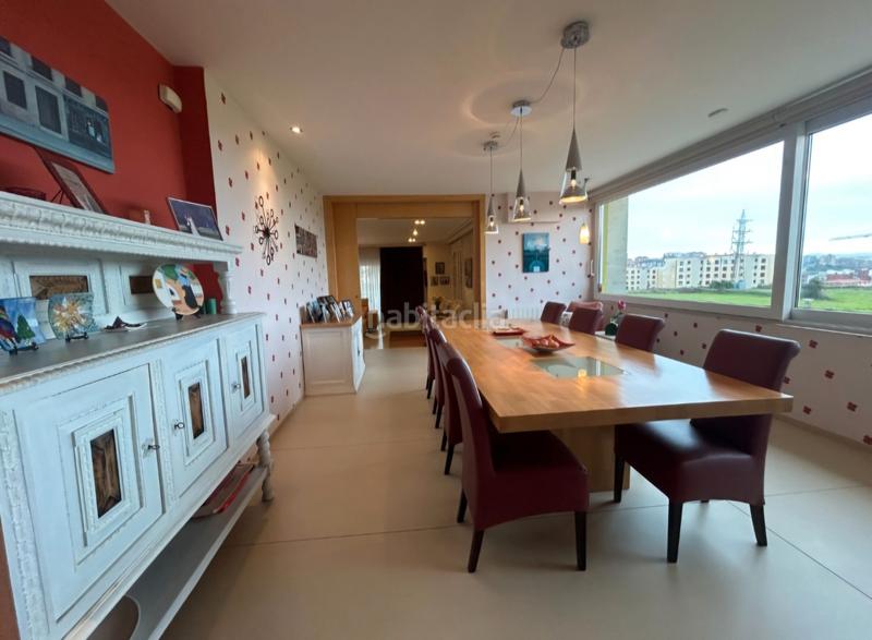 Foto 1b5e9d69-4eb0-453c-bf2f-68efba032990. Xalet amb calefacció aparcament piscina a Cueto Santander