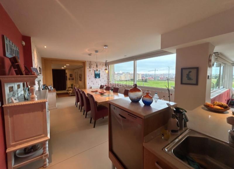 Foto a0d86829-4d62-4d78-a443-49bd942473b6. Xalet amb calefacció aparcament piscina a Cueto Santander