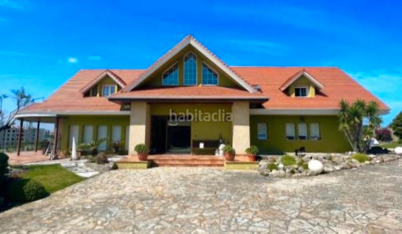 Foto f3e09a13-bcfa-4719-9360-5c640299b859. Xalet amb calefacció aparcament piscina a Cueto Santander