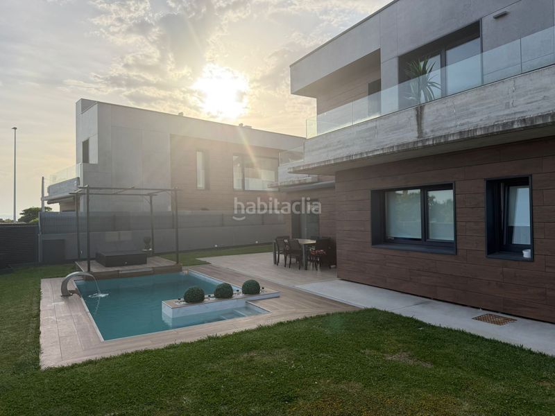 Foto a97fb869-f5c4-4903-b517-f8228437e1c4. Xalet amb xemeneia calefacció aparcament piscina a Santander