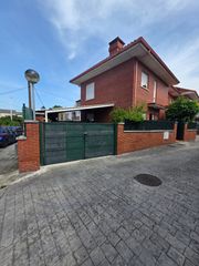 Casa pareada  Barrio villapresente 54. Chalet pareado en villapresente  - ¡ tu hogar de ensueño te espe