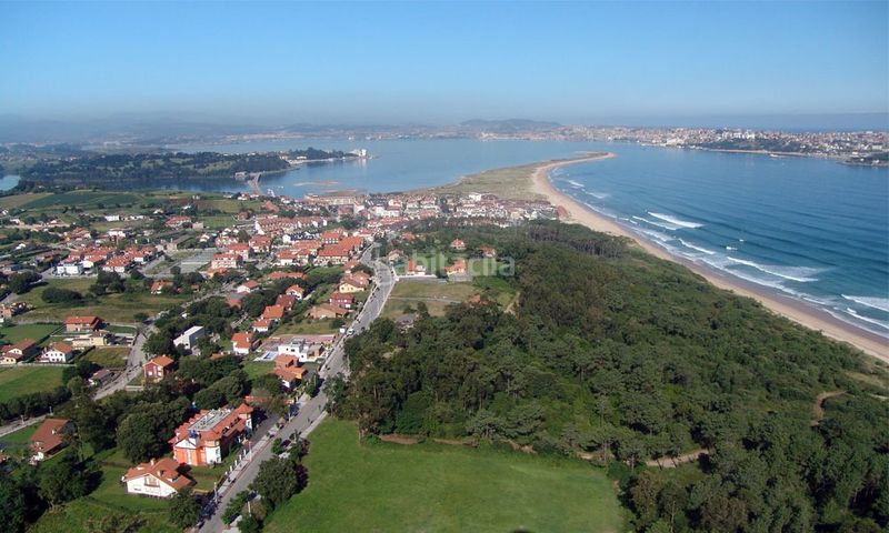 Foto bcebd33c-77e9-4dcd-8799-5a51e6f87908. Xalet amb xemeneia calefacció aparcament a Somo Ribamontán al Mar