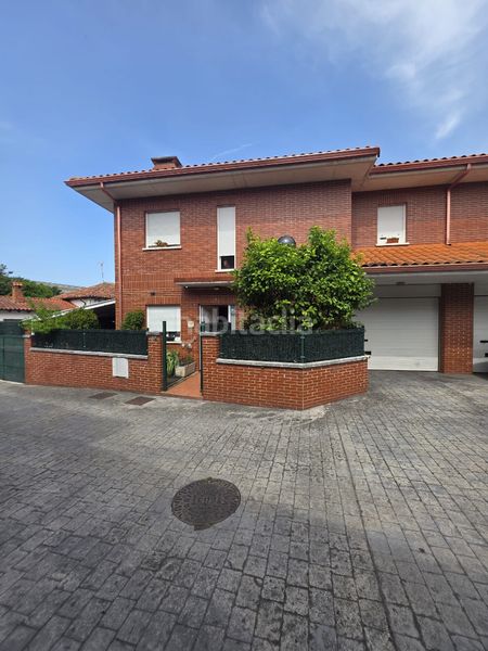 Foto 43cb2154-6f0a-4a66-b090-4eebe4eb7308. Casa adossada amb calefacció aparcament a Reocín