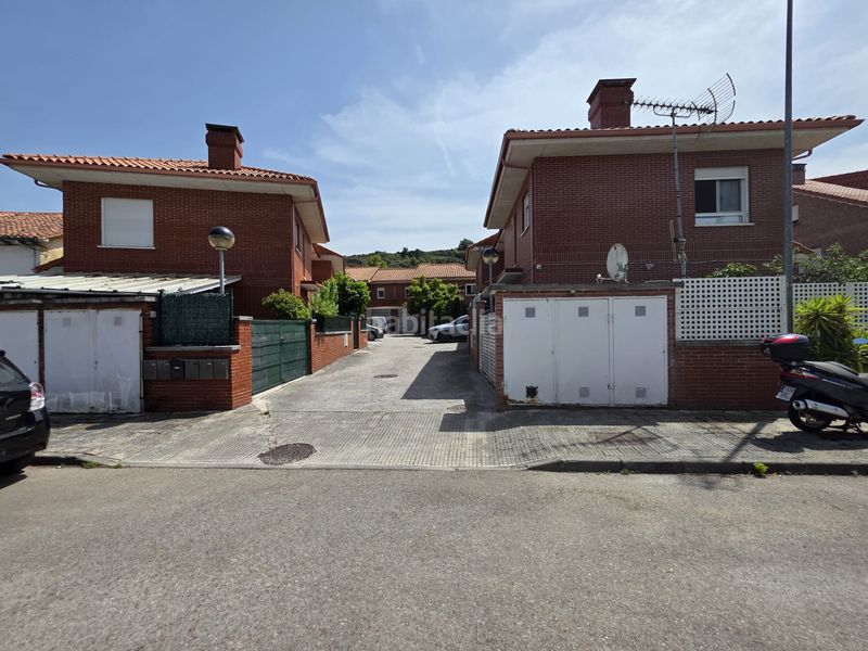 Foto 4f9bef58-8b9d-4a9b-a7cd-ddcfa9b716a6. Casa adossada amb calefacció aparcament a Reocín