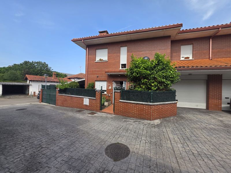 Foto 52d819e7-055a-4bac-9751-b0e39d6c2cc7. Casa adossada amb calefacció aparcament a Reocín