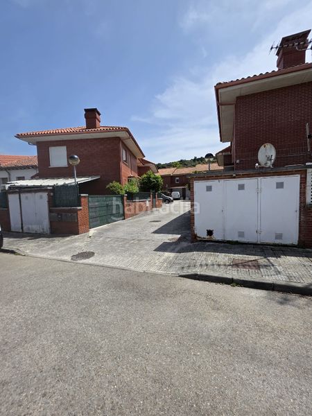 Foto 9ac55975-d069-4c25-a468-1a8f56339216. Casa adossada amb calefacció aparcament a Reocín