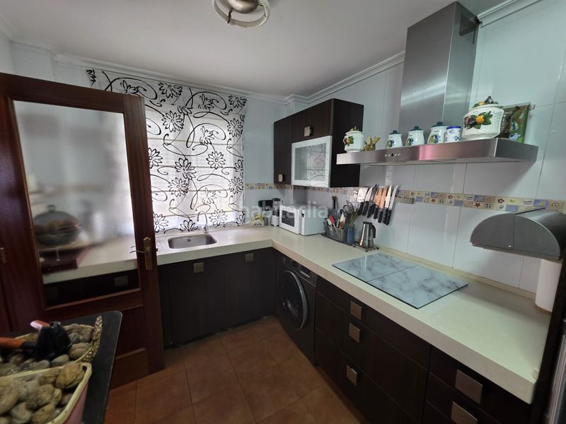 Foto a615ef93-c39e-4d84-9a12-14f5fe9737f9. Casa adossada amb calefacció aparcament a Reocín