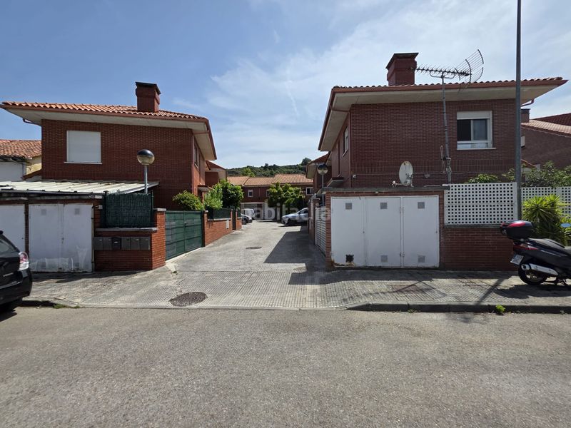 Foto fe36bc97-093c-48f1-bf2b-3b9d1fc429ce. Casa adossada amb calefacció aparcament a Reocín