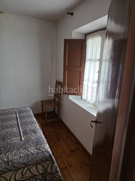 Foto 1666b3ec-006a-47ff-bb0b-0a7b5cc4b017. Casa adossada amb xemeneia calefacció aparcament a Valdáliga