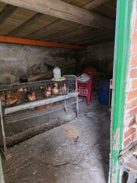 Foto aaef6352-c030-4524-8eb7-a172e98bd322. Casa adossada amb xemeneia calefacció aparcament a Valdáliga