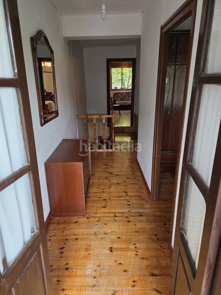 Foto b7bd6c8c-9e79-49f9-a176-41cbb7c42f55. Casa adossada amb xemeneia calefacció aparcament a Valdáliga