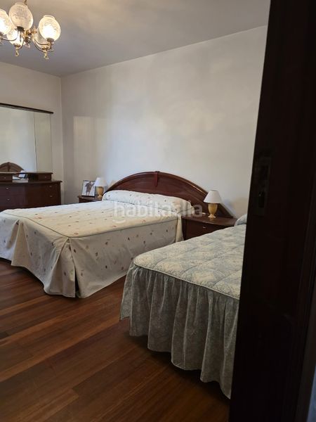 Foto b9f46f84-5d8e-40e5-99e7-3d2b4f0ea860. Casa adossada amb xemeneia calefacció aparcament a Valdáliga