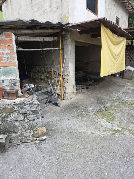 Foto c5f96c23-ce69-45c9-b168-cf4b2c16e885. Casa adossada amb xemeneia calefacció aparcament a Valdáliga