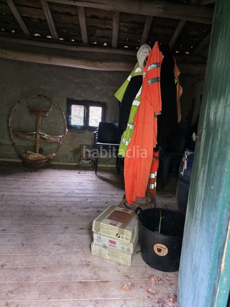 Foto f57f7c6e-542b-45c5-8261-1bba58d150e8. Casa adossada amb xemeneia calefacció aparcament a Valdáliga