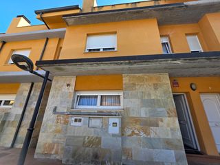 Casa adossada a Calle los Castaños