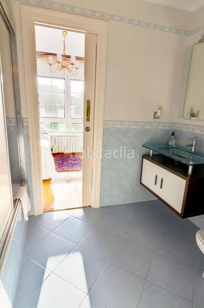 Foto ad0ae11a-866b-44f6-a5b7-a3011cf74468. Xalet amb xemeneia calefacció aparcament piscina a Piélagos