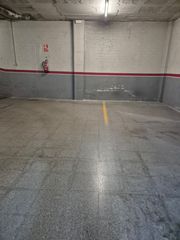 Aparcament cotxe a Carrer del Doctor Salvà 175