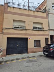 Maison jumelée  Carrer d osca 11. Casa familiar