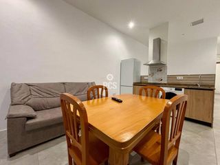 Flat in Calle zona glorieta centro totana s/n. Venta de piso en totana