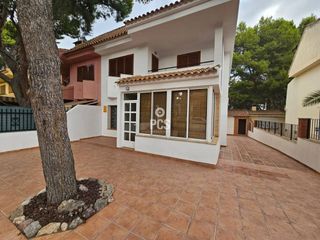 Xalet  Calle zona urbanizacion la charca. Venta de villa en totana