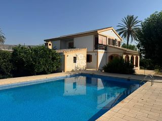 Xalet a Avenida alrededores de alhama s/n. Venta de villa en alhama de murcia