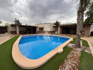 Chalet  Calle alrededores de totana s/n. Villa en venta en totana, amplia y luminosa