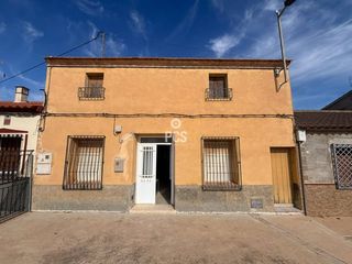 Xalet a Calle zona el raiguero s/n. Venta de villa en totana