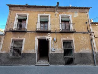 Casa a Calle zona ayuntamiento s/n. Casa en venta en totana con amplio espacio y muchas posibilidade