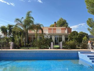 Chalet à Calle zona huertos de totana s/n. Venta de villa espaciosa en totana
