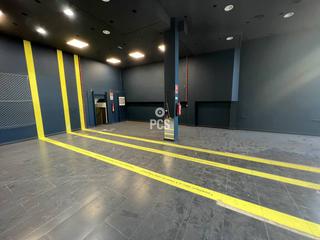 Lloguer Local Comercial a Zona glorieta s/n. Local en alquiler en totana