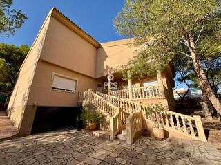 Chalet in Urbanización charca s/n. Venta de una impresionante villa en totana