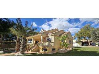 Chalet  Urbanizacion la charca s/n. Venta de villa en totana