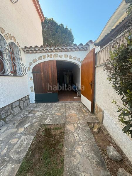 Foto ffb429a3-f861-4300-be1b-05fbdf950a98. Chalet with fireplace heating parking pool in Centre Miami Platja