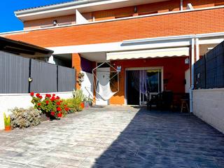 Casa adossada a Platja de Mont-roig. Casa / chalet adosado en venta