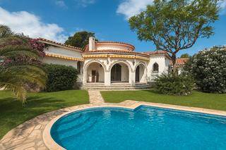 Chalet in Centre. **chalet independiente en venta - un oasis de privacidad y estil