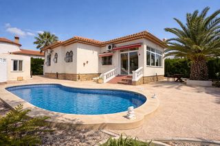 Chalet in Centre. �descubre tu nuevo hogar en miami playa!
