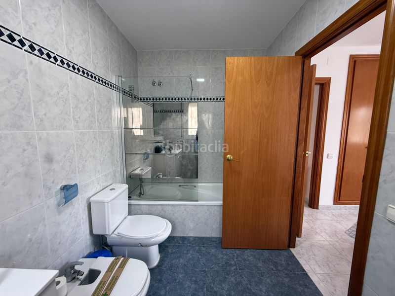 Foto 033765f2-ff65-4189-b59e-a09db2425303. Xalet a carrer illes canaries 3 a Centre Miami Platja